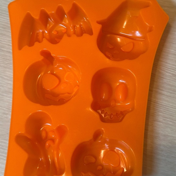 Halloween Silicone Cookie Cutter Set – Pumpkin, Skull, Ghost, & Bat Baking Molds - Picture 8 of 16